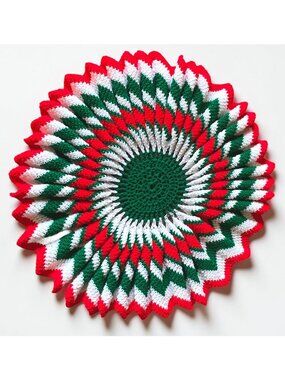 Christmas Holiday Crochet Tablecloth Red White Green Spiral Starburst Round